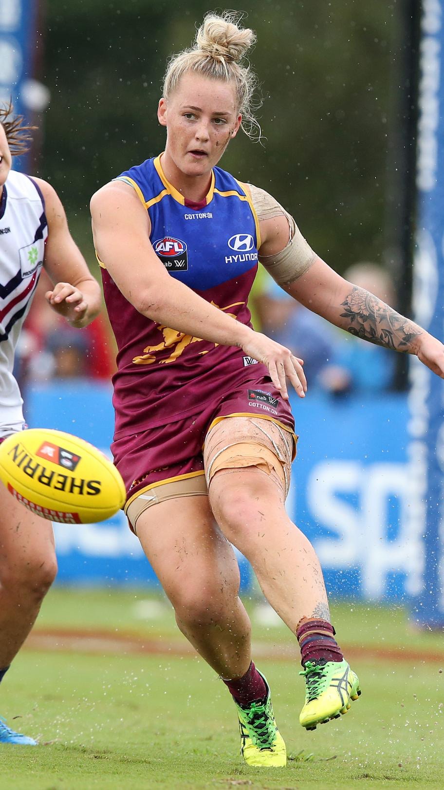 AFLW 2018 Rd 04 - Brisbane Lions v Fremantle Nicole Hildebrand clears the ball for the Lions on Saturday - AFLW,Brisbane Lions,Fremantle Dockers